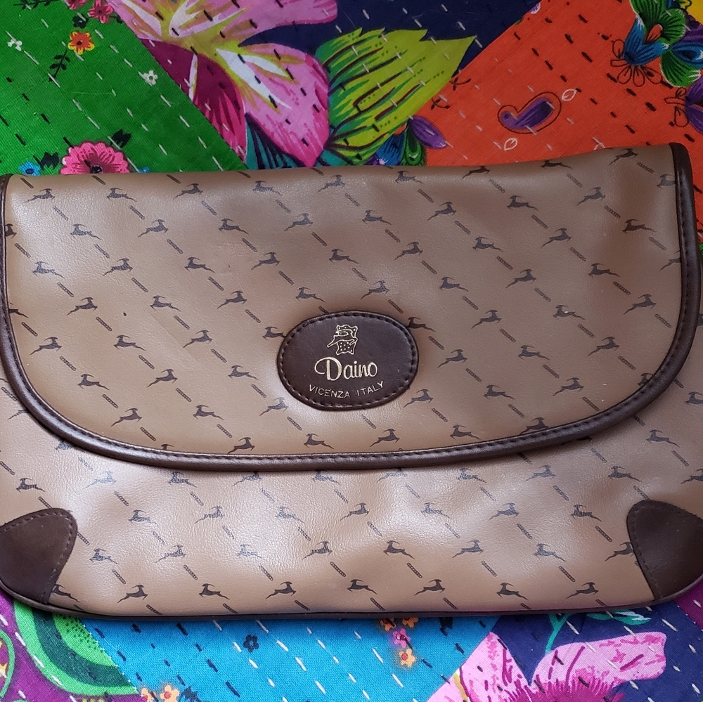 Daino Clutch